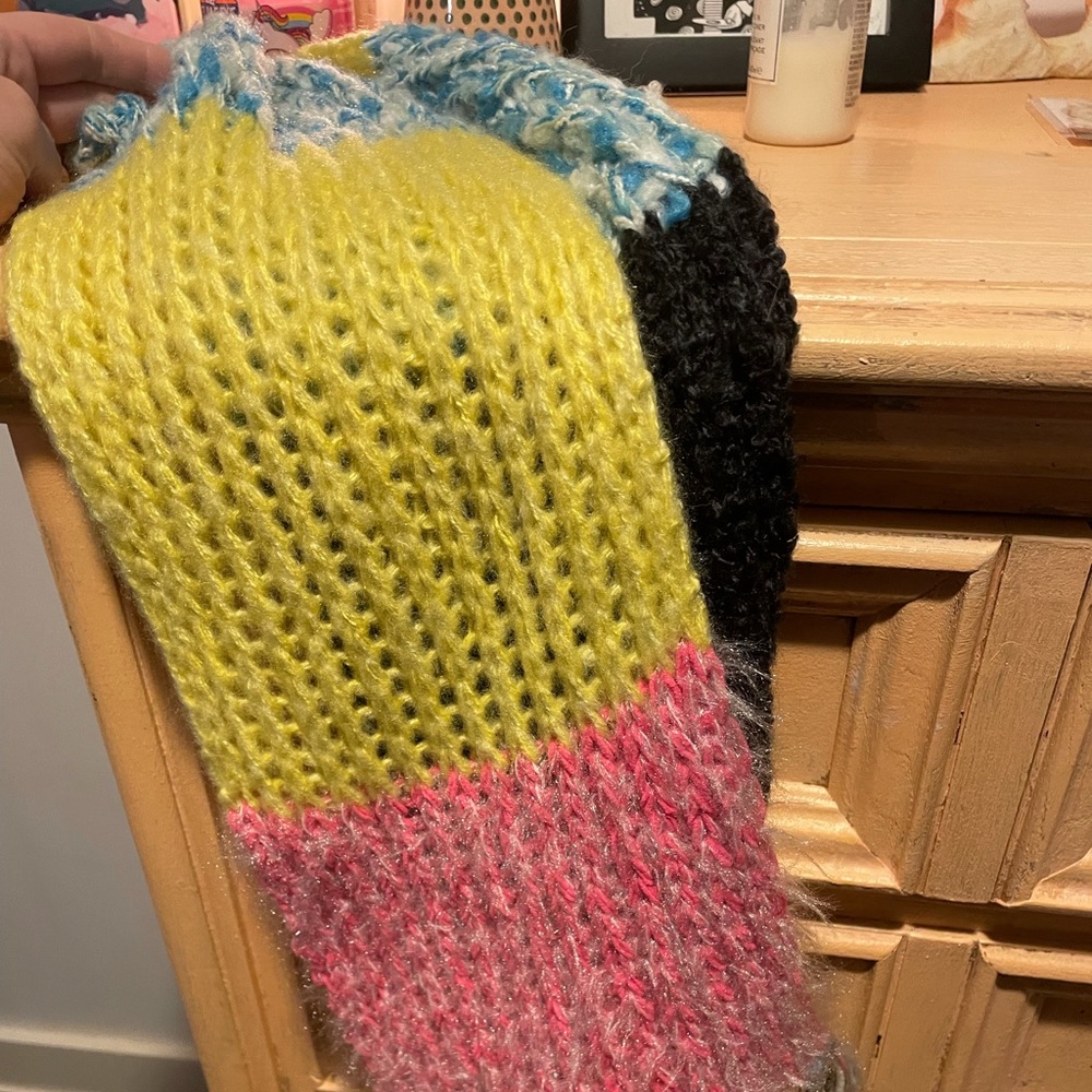 Knitted scarf